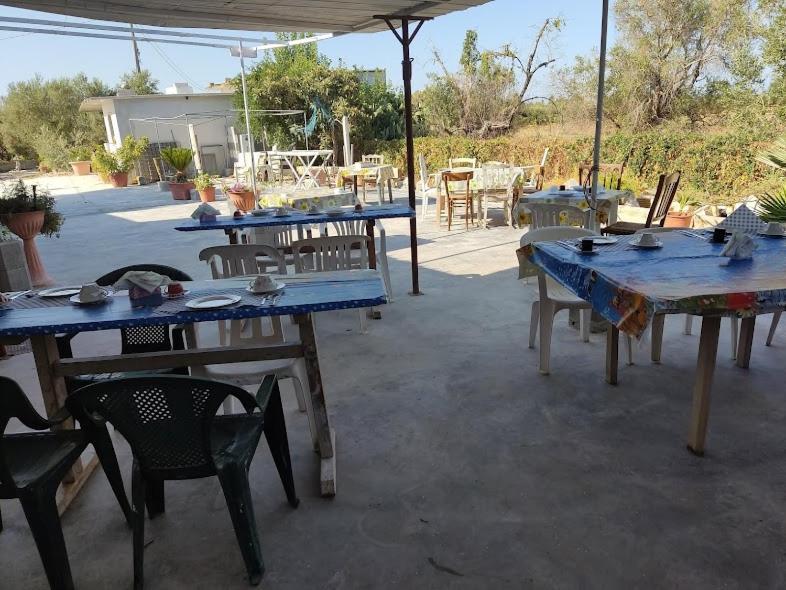 Aree Tende Presso La Casa In Campagna Di Ottavia Hotell Alezio Exteriör bild